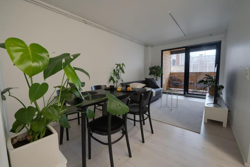 Ferienwohnung 3H,K,P - Keskellae Tamperetta Kaunis Parvekkeellinen Uusittu Kolmio Exterior foto